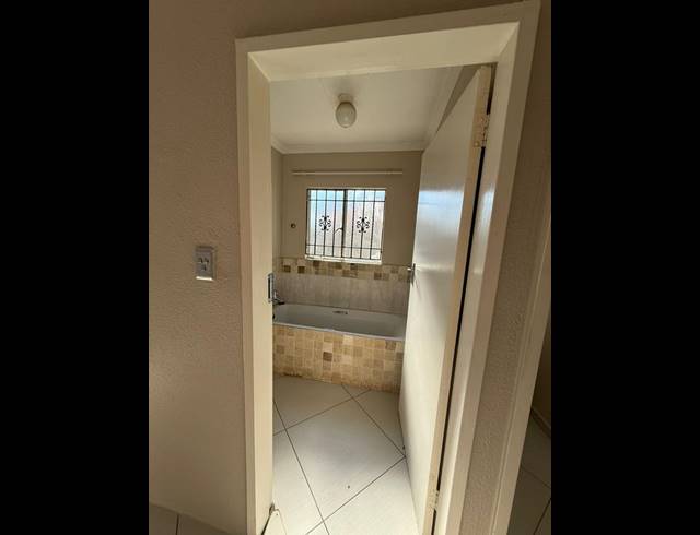 2 BEDROOM HOUSE FOR SALE IN ROSSLYN